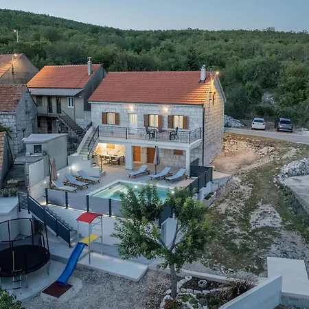 Beekeeper's House Villa *